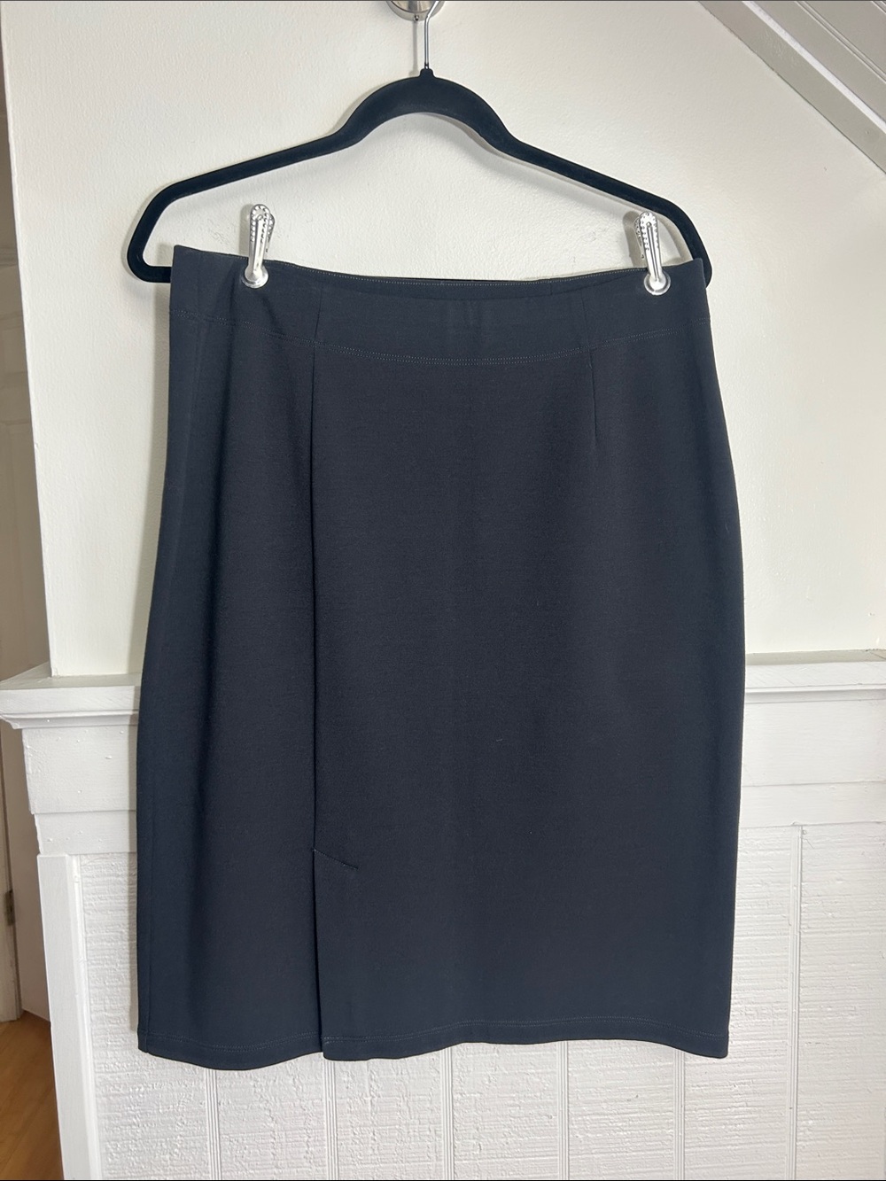 Eileen Fisher Dark Gray Women’s Skirt size Medium, like new!